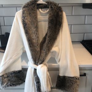 Womens bathrobe with faux fur details